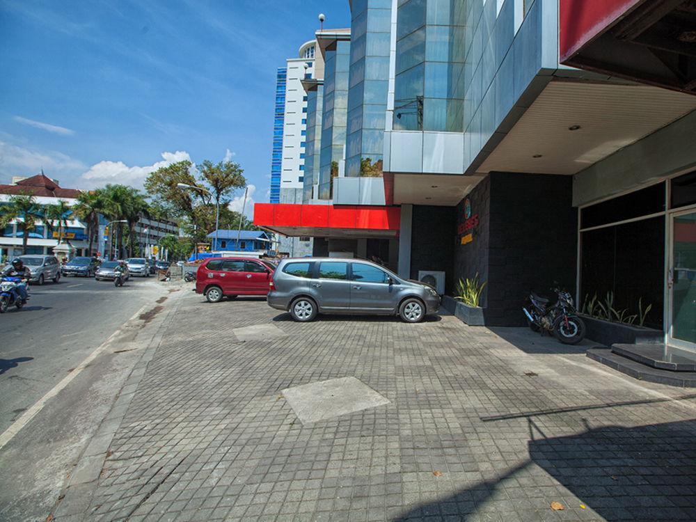 Hotel Celebes Makassar Exterior photo