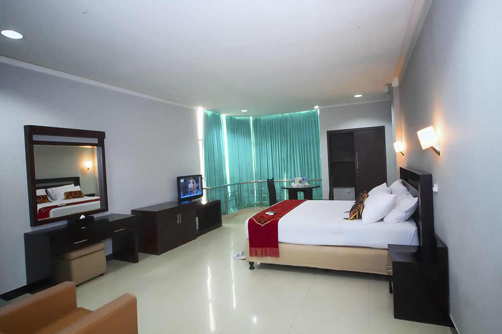 Hotel Celebes Makassar Exterior photo
