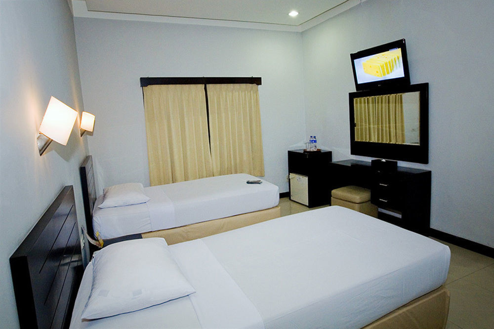 Hotel Celebes Makassar Exterior photo