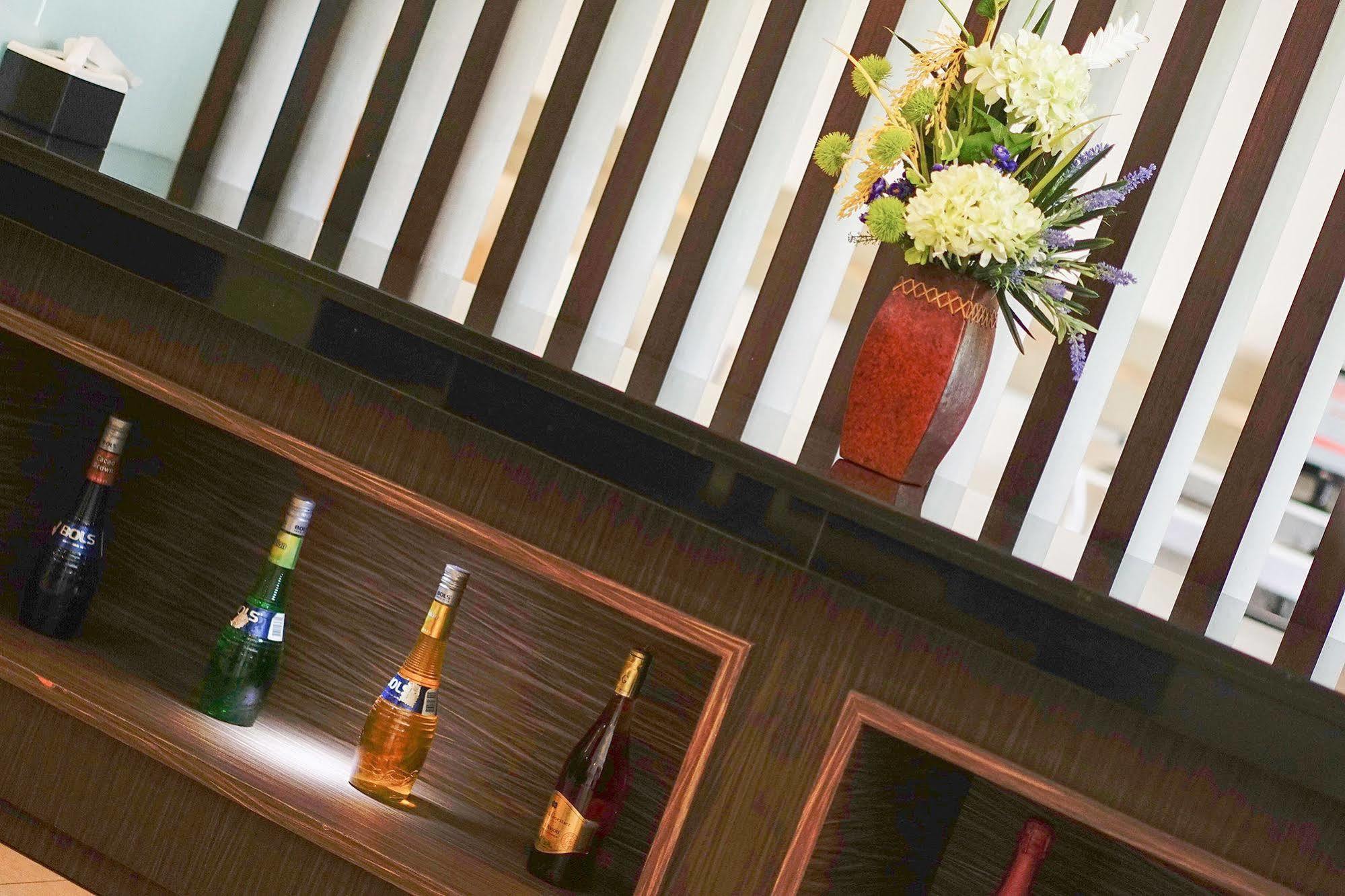 Hotel Celebes Makassar Exterior photo